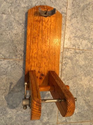 Jamonero de madera y metal