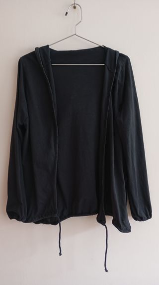 Chaqueta fina abierta con capucha