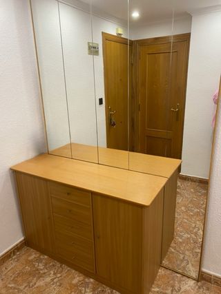 Recibidor madera y cristal