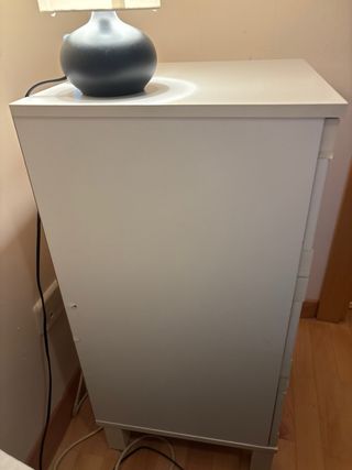 Mesita de noche IKEA blanca y gris TENGO 2