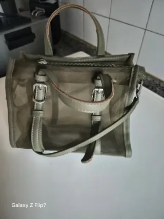 Bolso verde de malla trasparente