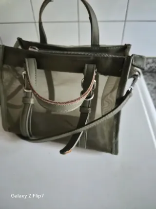 Bolso verde de malla trasparente