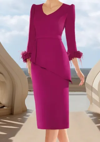 Vestido fiesta magenta con plumas
