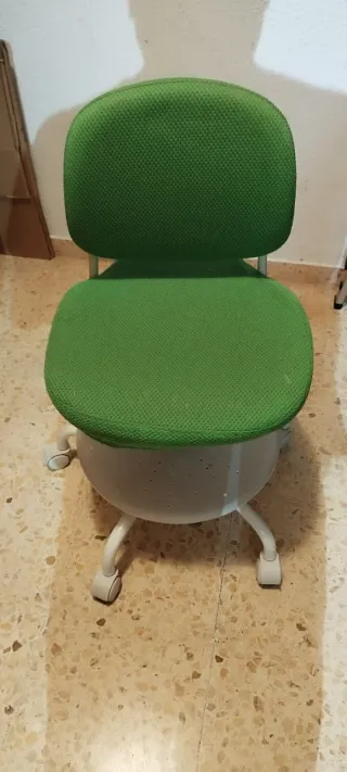 Silla de escritorio verde y blanca