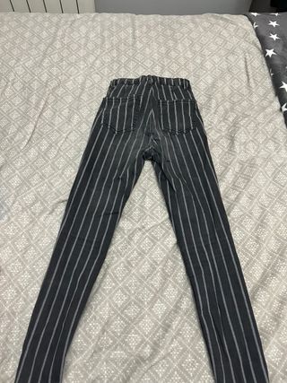 Pantalones pitillo rayas Bershka