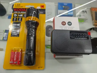 Linterna Kodak y Radio Portátil FM/AM