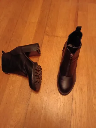 Botines Bershka plataforma tacón negro