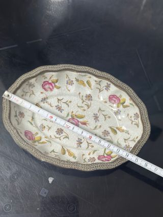 Joyero antiguo con flores