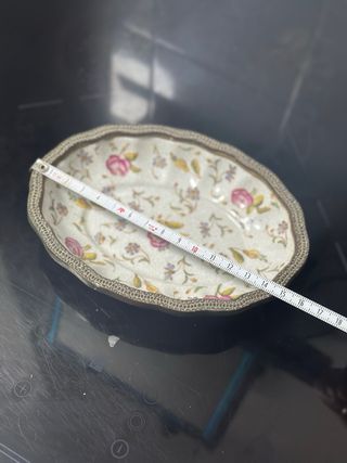 Joyero antiguo con flores