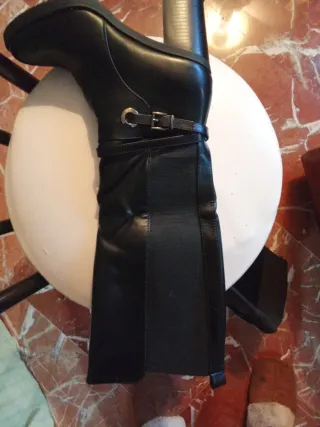 Botas altas negras con hebilla