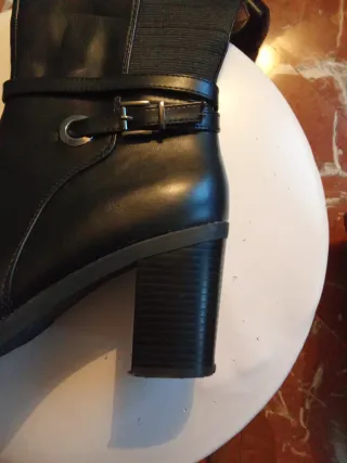 Botas altas negras con hebilla