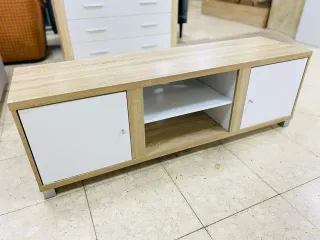 Mueble TV bajo madera y blanco