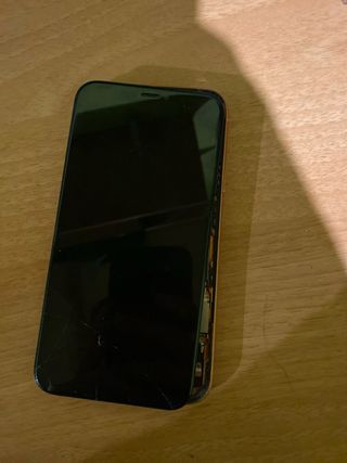 iPhone XR para piezas, pantalla rota. Color Coral.