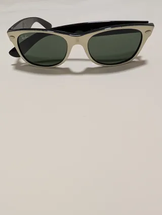 Gafas de sol Ray-Ban blancas y negras de niñ@