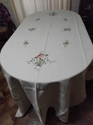 Mantel Vintage Bordado a Mano