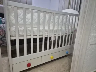 Cuna bebé + colchón + protector