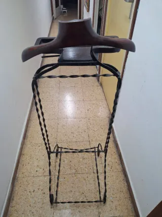 Galán de noche madera y hierro forja