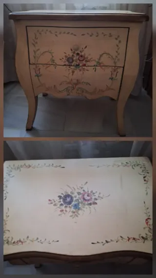 Mesa auxiliar decorada con flores