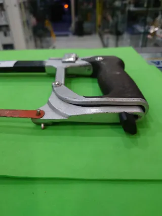 Sierra de arco manual