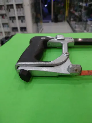 Sierra de arco manual