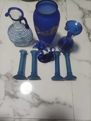 Juego de jarrones de cristal azul