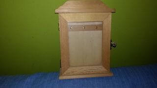 PEQUEÑO ARMARIO CUELGA LLAVES