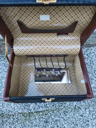 Beauty case nero e marrone con serratura