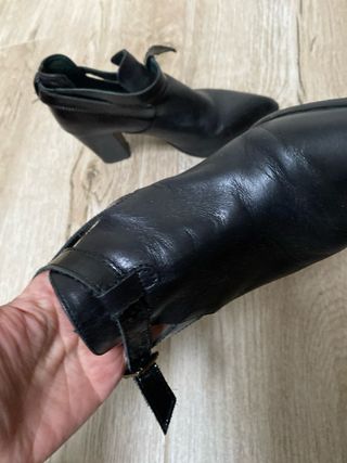 Botines de piel negros con hebilla