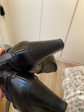 Botines de piel negros con hebilla