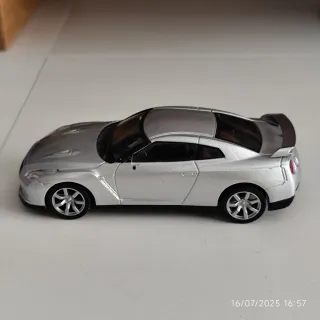 Nissan GT-R DeAgostini Plata