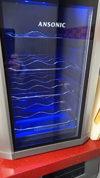Vinoteca Ansonic capacidad para 8 botellas