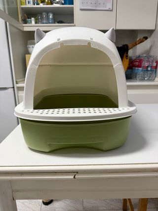 Arenero para gatos con cubierta