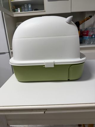 Arenero para gatos con cubierta