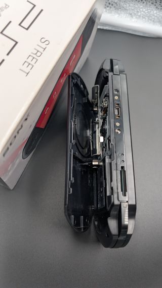 PSP Street E1000 Charcoal Black con caja