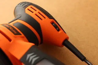 Lijadora orbital TACKlife.