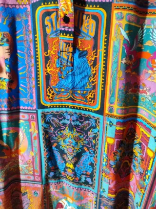 Vestido estampado multicolor.