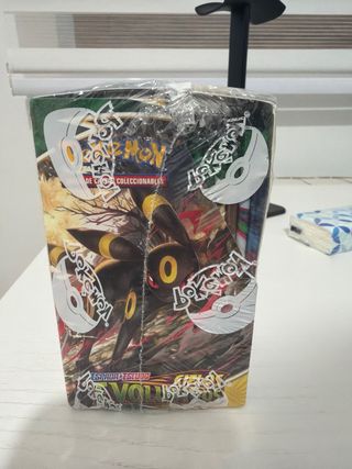 Caja 18 Sobres Pokémon Cielos Evolutivos