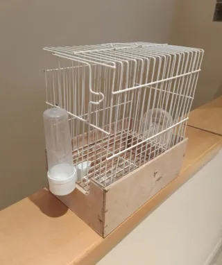 Jaula para pájaros blanca