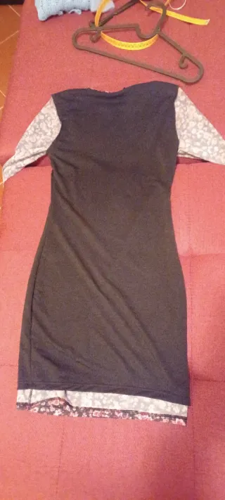 Tubino elasticizzato aderente fiorato