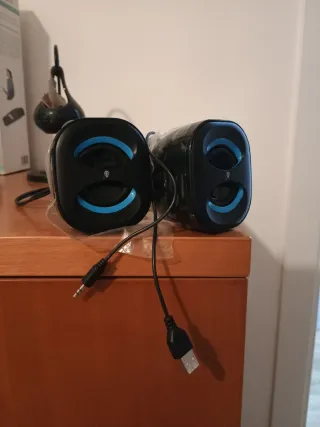 Cajita de sonido negra y azul