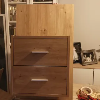 Juego de Cabecero de cama con mesilas de noche.