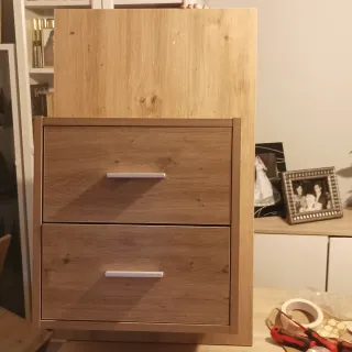 Juego de Cabecero de cama con mesilas de noche.