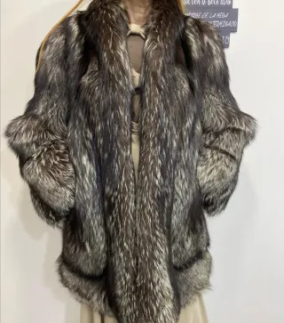 Abrigo de zorro plateado