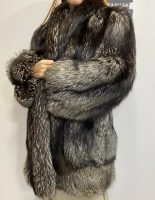 Abrigo de zorro plateado