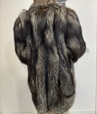 Abrigo de zorro plateado