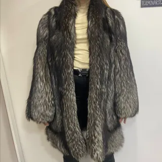 Abrigo de zorro plateado