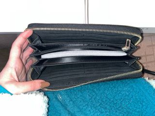 Cartera Guess Negra con Caja