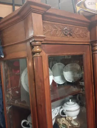 Vetrina in legno e vetro