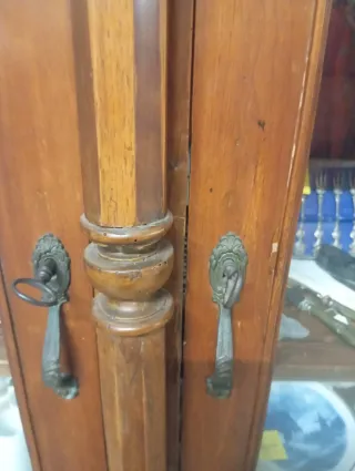 Vetrina in legno e vetro