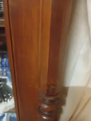 Vetrina in legno e vetro